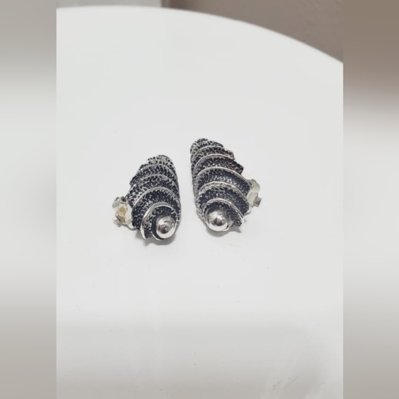 Ridged Black/Silver Hoops Earrings. Spring Plated Clip On Earrings. 🌴 - Picture 1 of 4